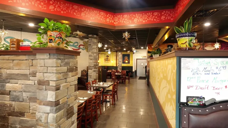 The dining room at El Jinete